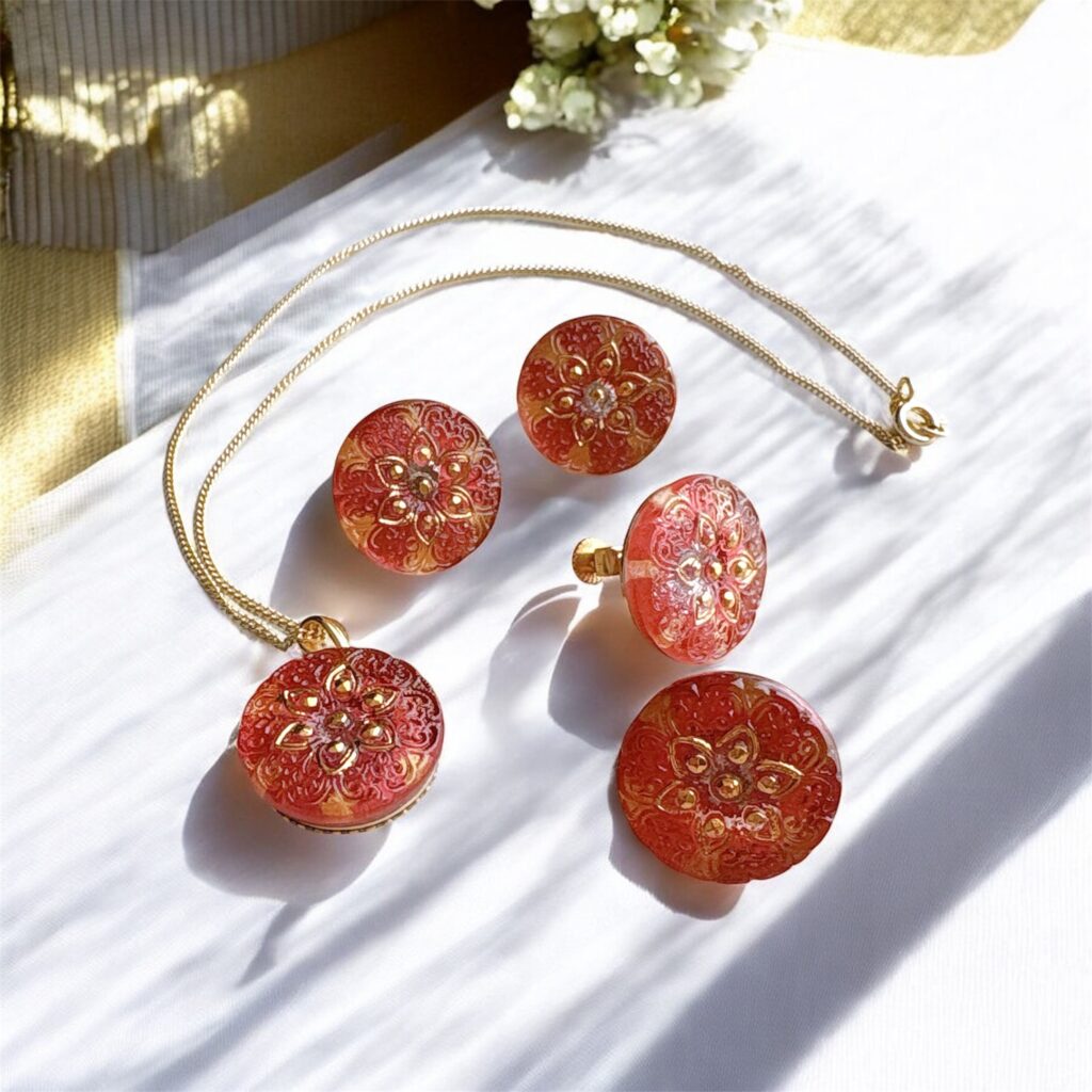 紅葉の光彩シリーズのアンティークレッド・チェコガラスアクセサリーセット(ネックレス・イヤリング・リング)