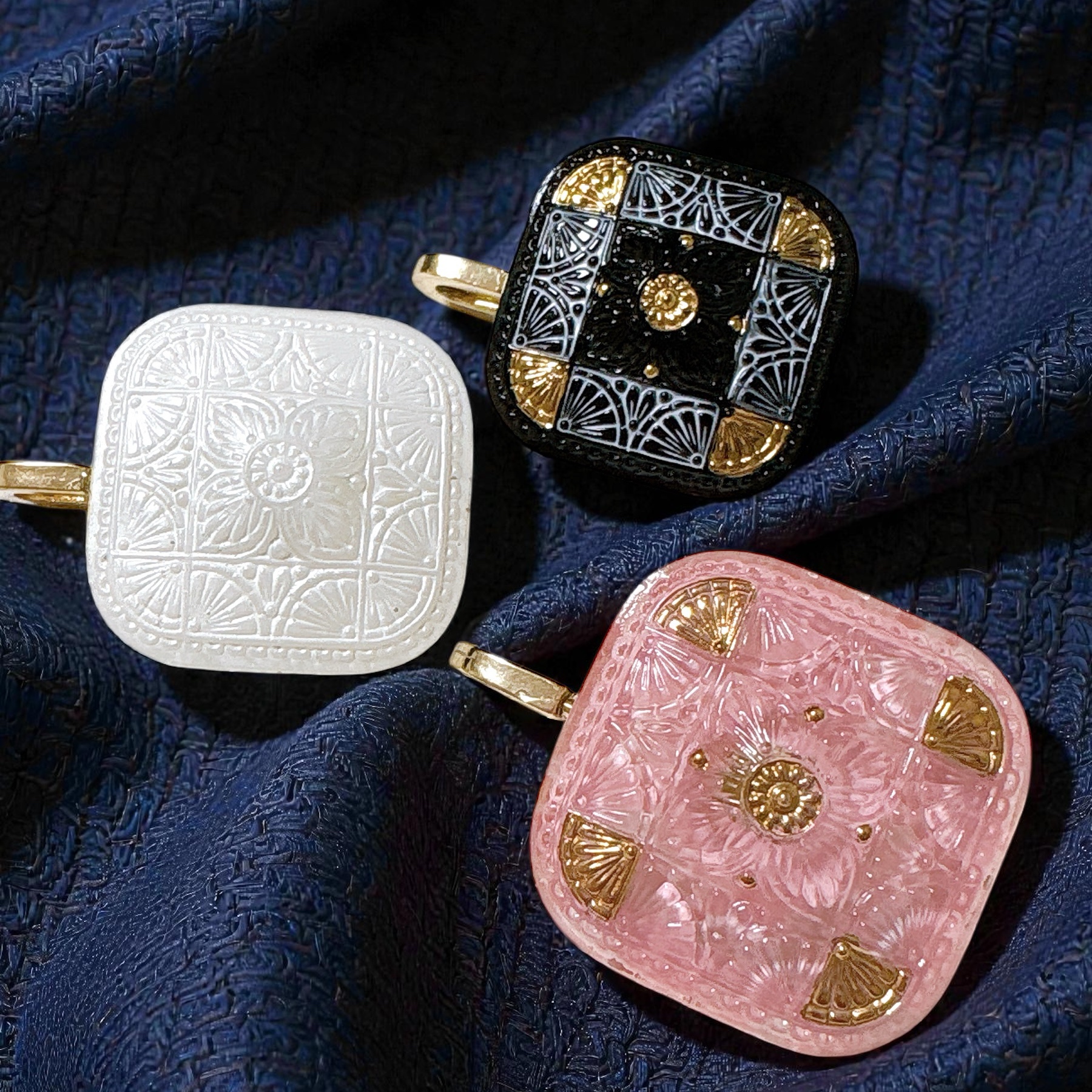 宵彩・淡雪・夜煌 チェコガラスのストールピン3種