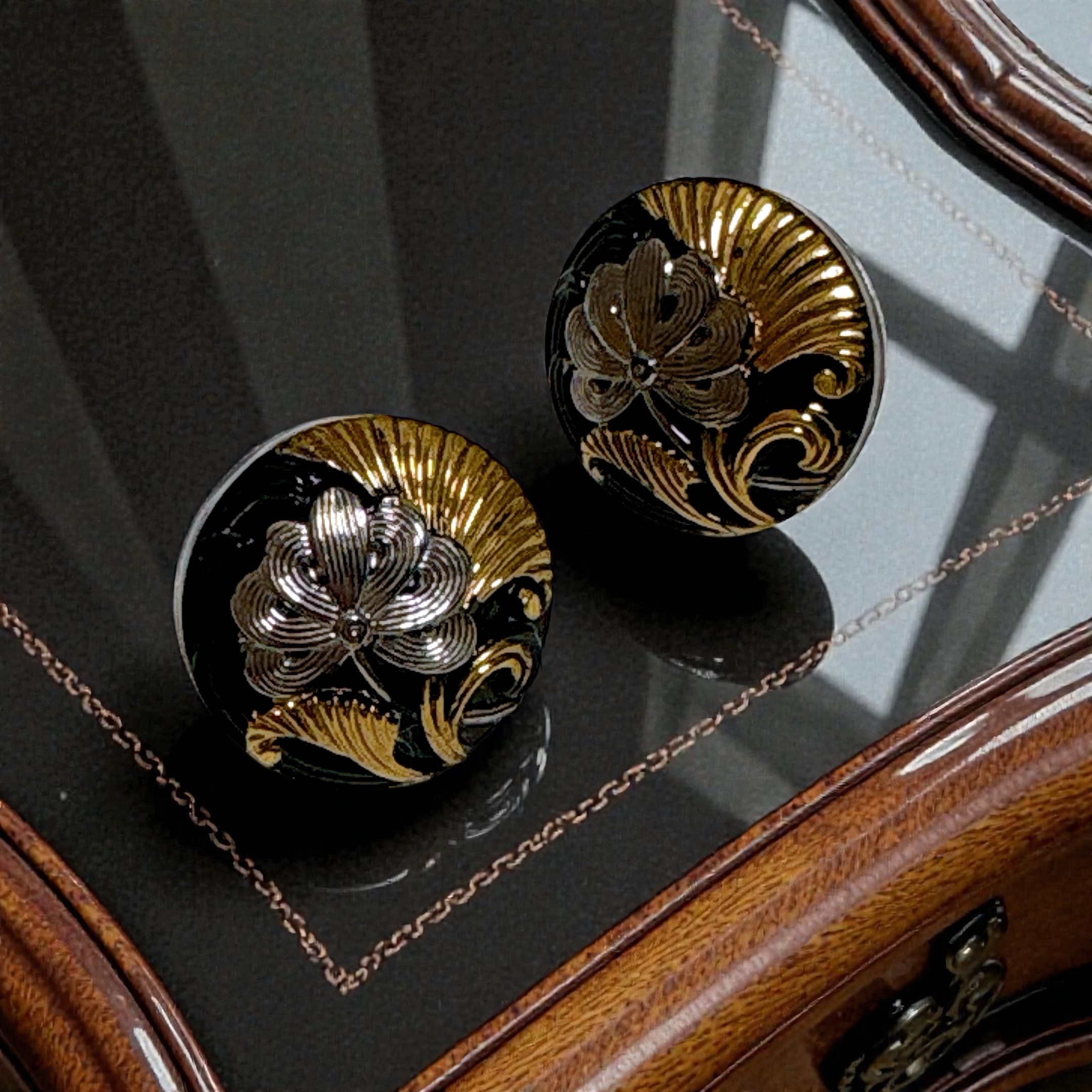 新作アクセサリー「金彩の花」を掲載しました｜Petite Rara