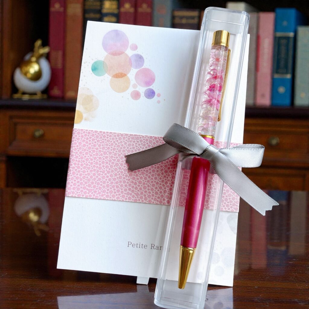 桜のハーバリウムボールペンのギフトラッピング
