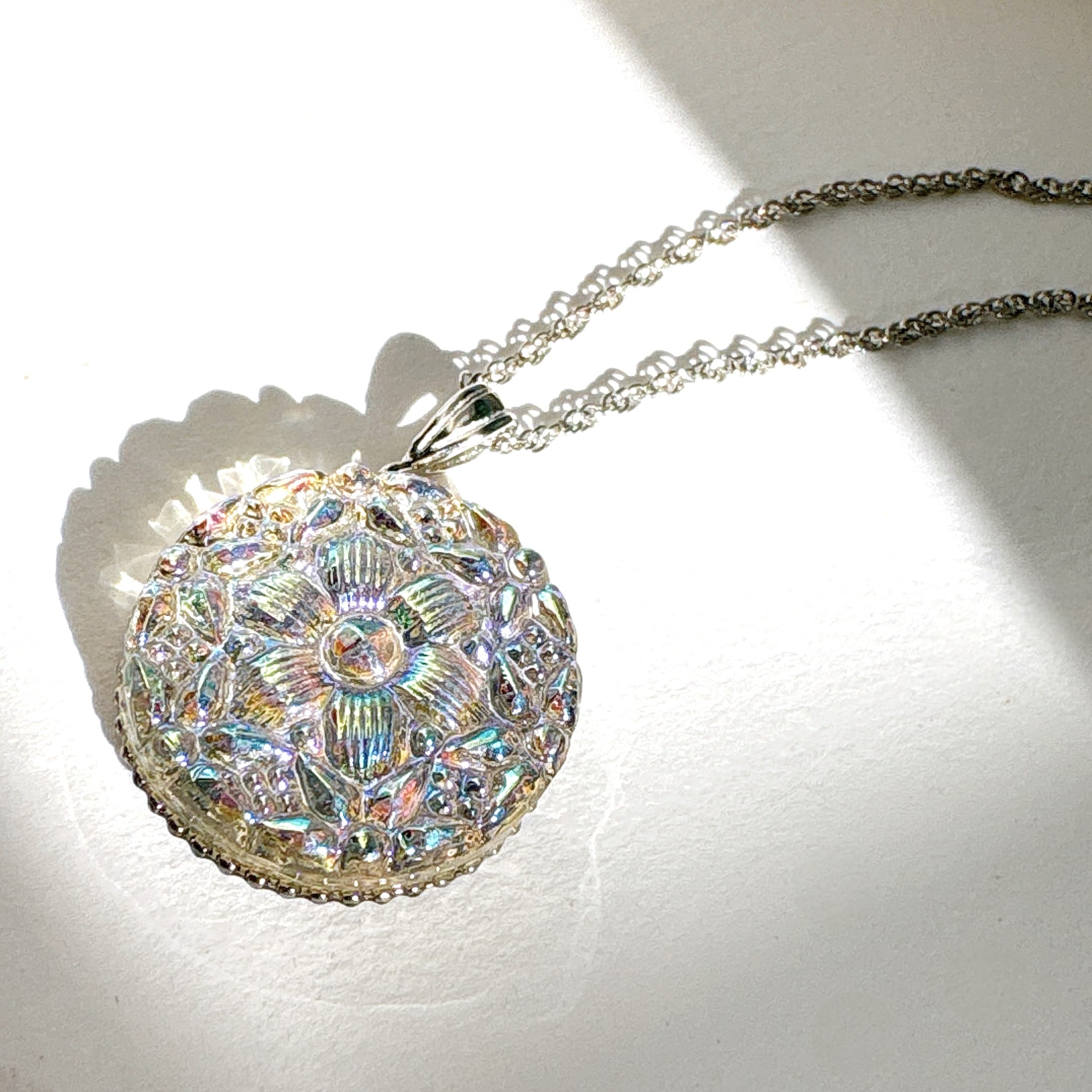 チェコガラスのネックレス 光のレース Lace of Light Petite Rara