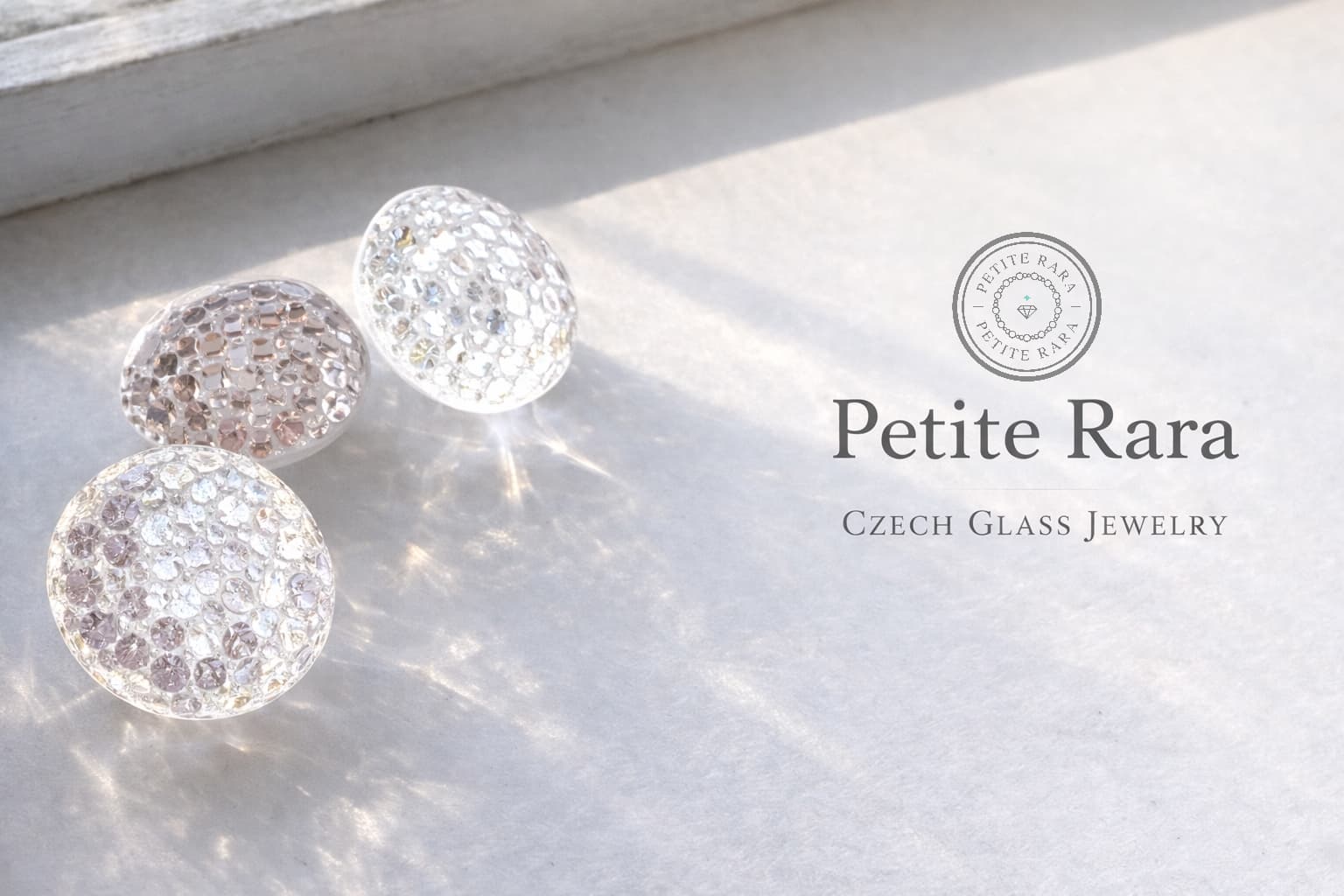 チェコガラスの光がきらめくアクセサリー Petite Rara