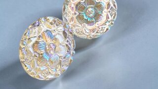 ラピスラズリチェコガラス　小さな食器　ピアス　ミニチュア ハンサムな装いに、光の余白を。チェコガラスのピアス「光の余白 -A